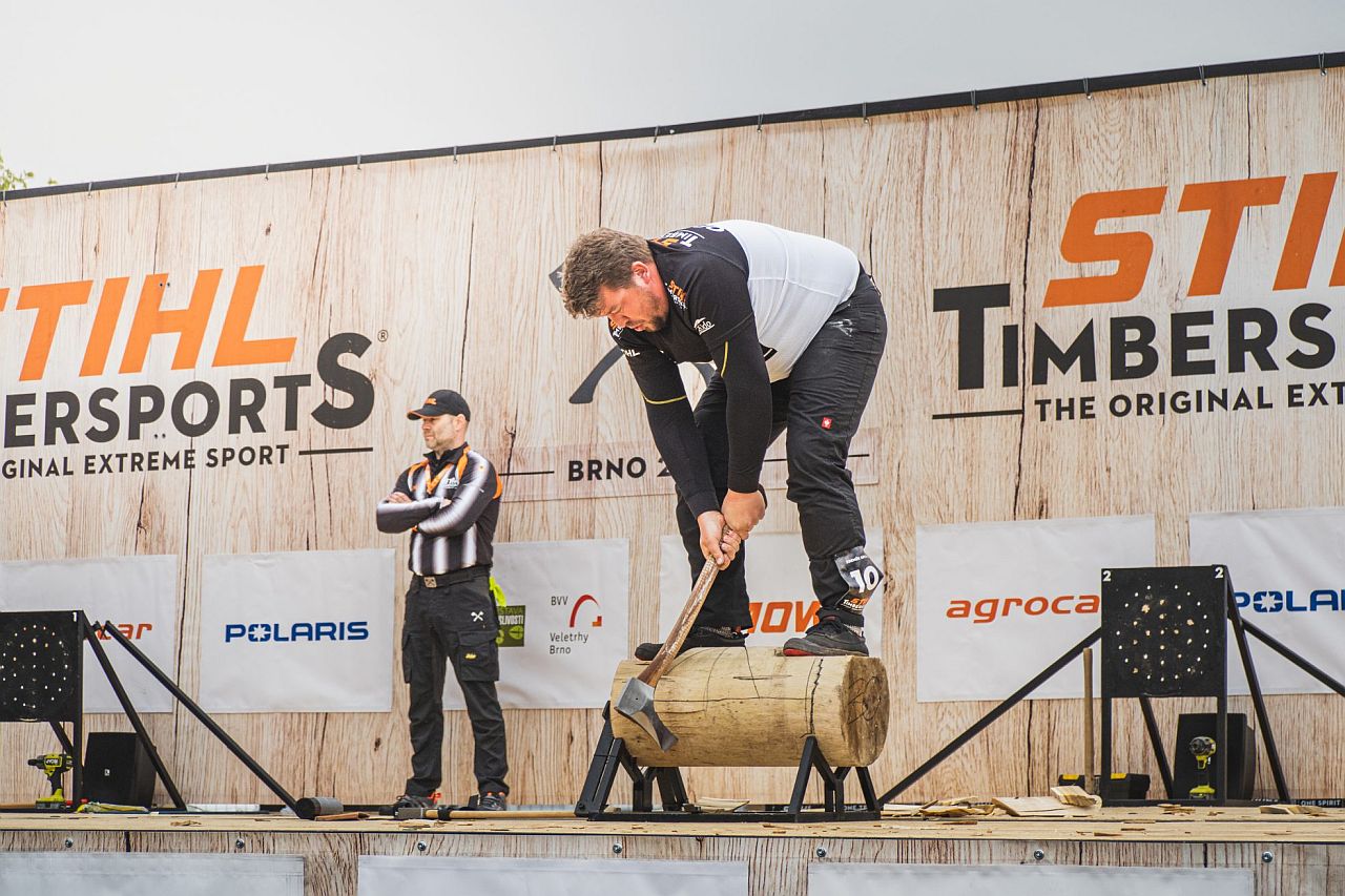 underhand.jpg (205 KB)