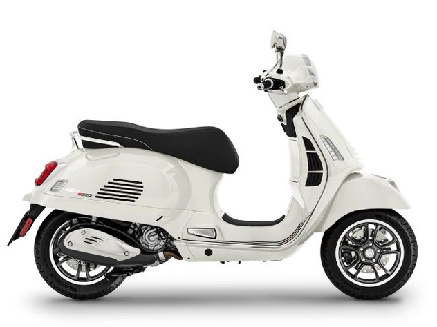 Vespa GTS Super 300 model 2023